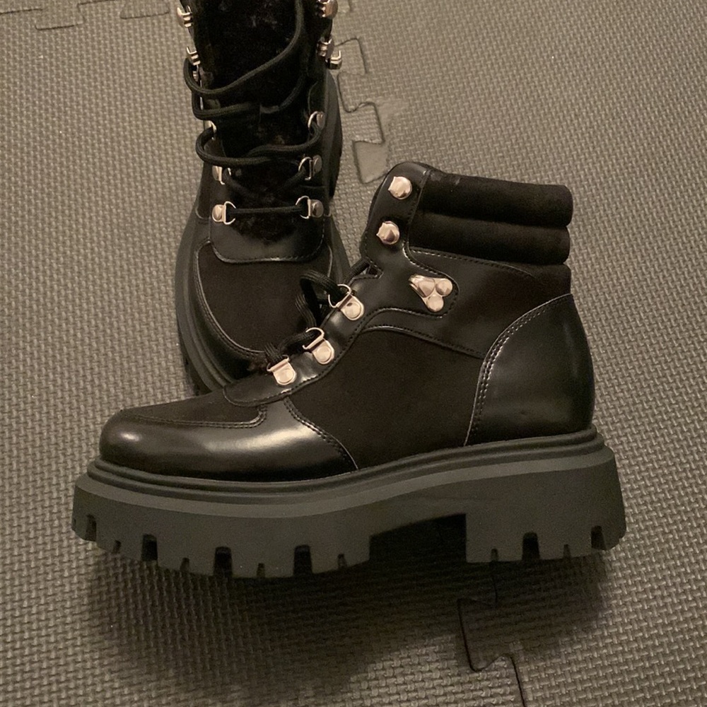 BNWT H&M New 2023 Release Chunky Winter Boots US 6